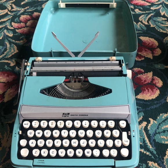 Smith-Corona Other - Vintage Smith-Corona Corsair Deluxe typewriter